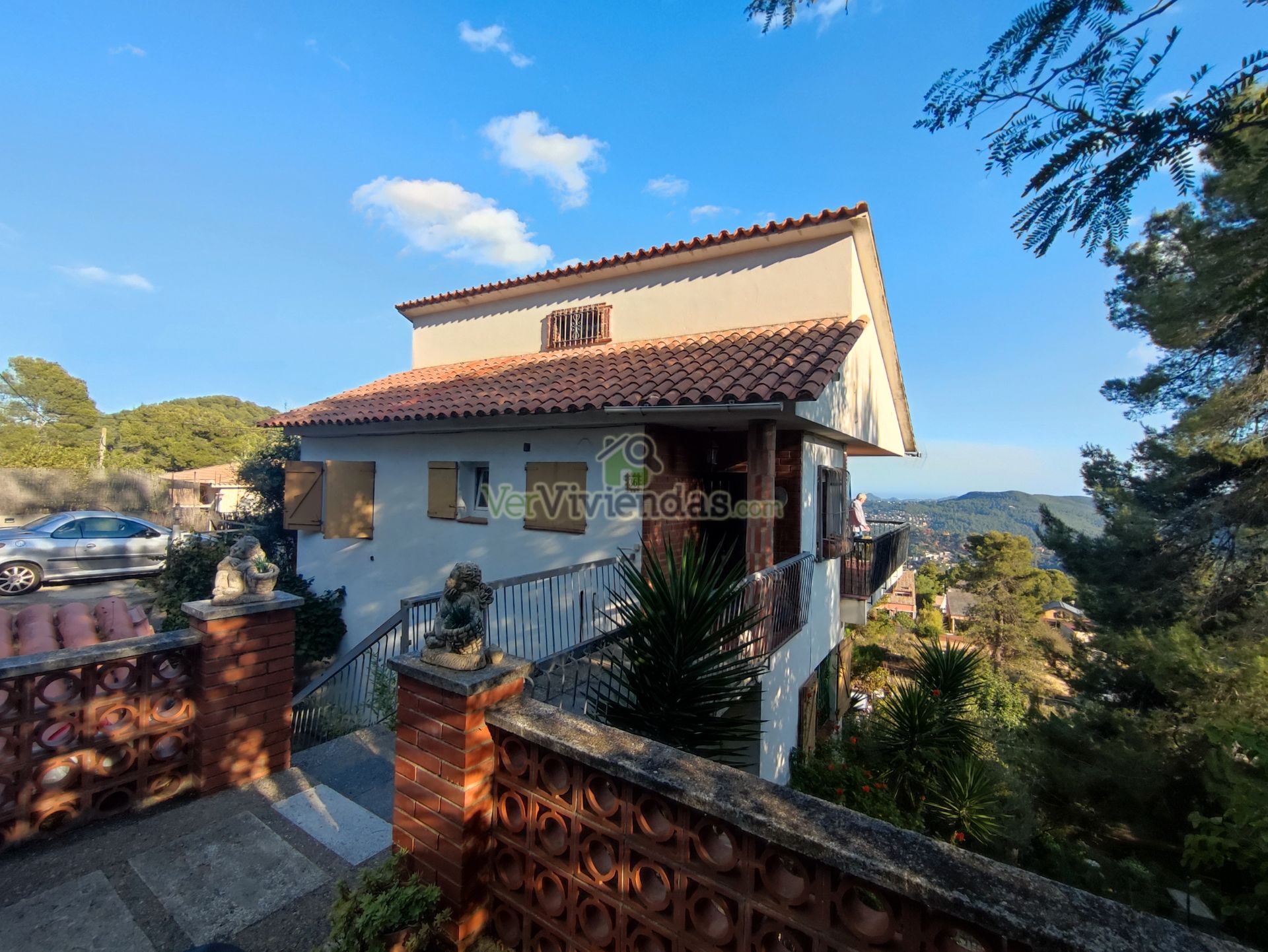 Vista exterior de Casa o xalet en venda en Corbera de Llobregat amb Calefacció, Jardí privat i Terrassa
