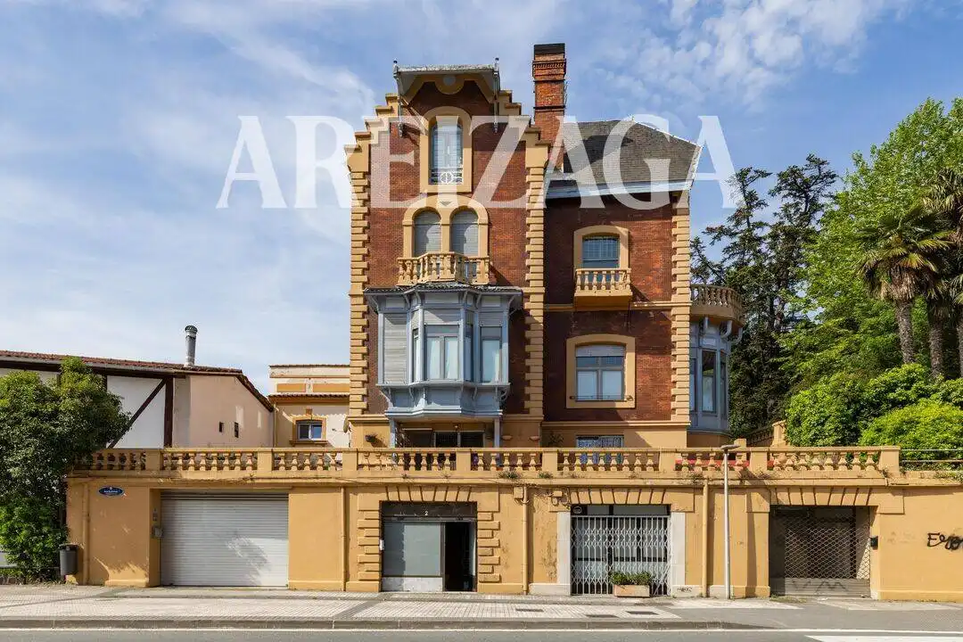 Vista exterior de Pis en venda en Donostia - San Sebastián  amb Calefacció