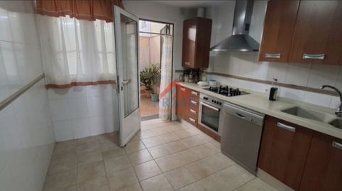 Foto 3 de Casa adosada en venta en Consolación, Utrera