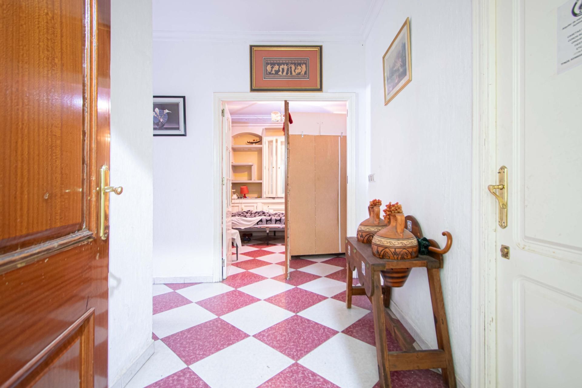 Flat for sale in  Sevilla Capital  with Air Conditioner and Terrace