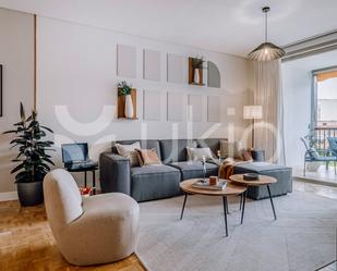 Sala d'estar de Apartament de lloguer en  Madrid Capital amb Terrassa