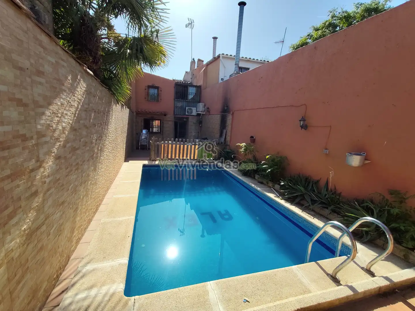 Piscina de Casa adosada en venta en Sant Esteve Sesrovires, Barcelona