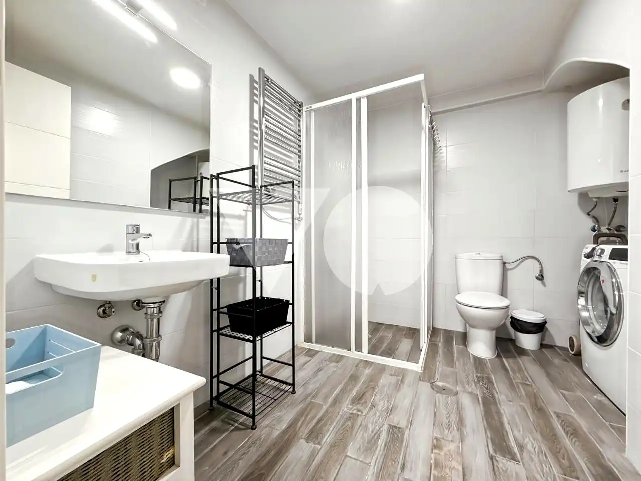 Badezimmer von Erdgeschoss zum Verkauf in Madrid mit Klimaanlage