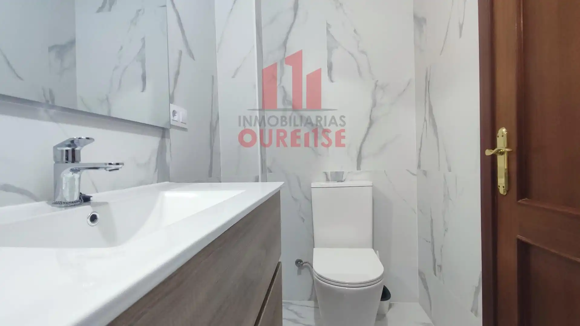Baño de Piso de alquiler en Ourense Capital  con Amueblado