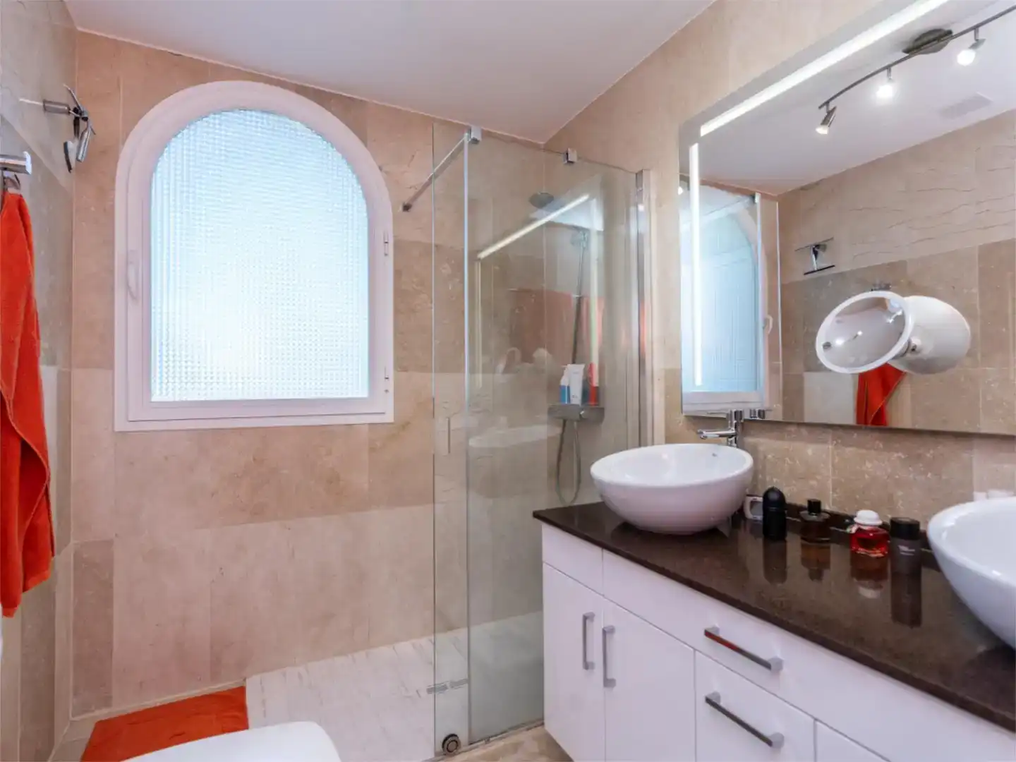 Bathroom of Flat for sale in Benahavís  with Air Conditioner, Terrace and Swimming Pool