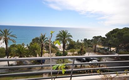 Vista exterior de Apartament en venda en Mont-roig del Camp amb Terrassa