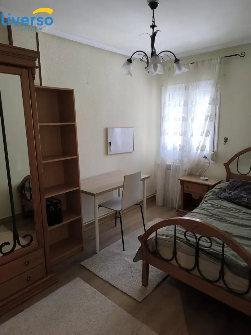 Bedroom of Flat for share in Burgos  with Heating, Terrace and Furnished