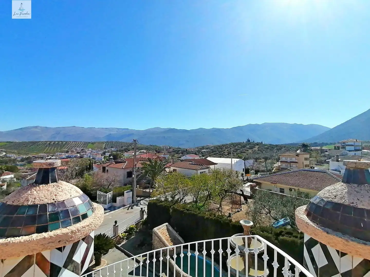 Vista exterior de Casa o xalet en venda en Loja amb Jardí privat, Terrassa i Traster