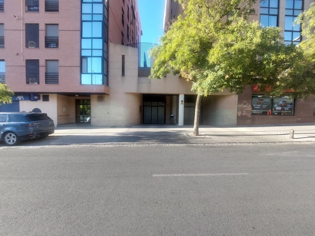 Exterior view of Garage for sale in  Granada Capital