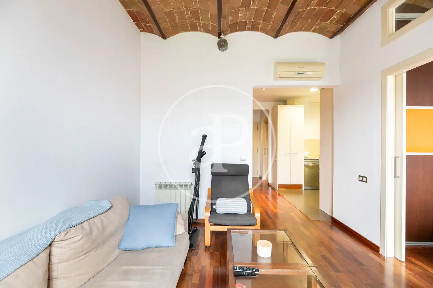 Sala d'estar de Pis en venda en Barcelona amb Aire condicionat, Calefacció i Moblat