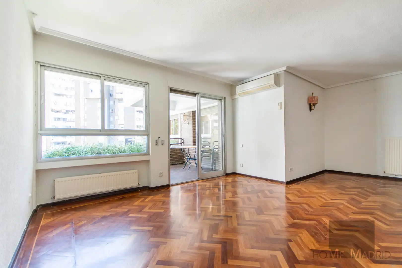 Sala d'estar de Pis en venda en Madrid amb Aire condicionat, Calefacció i Parquet
