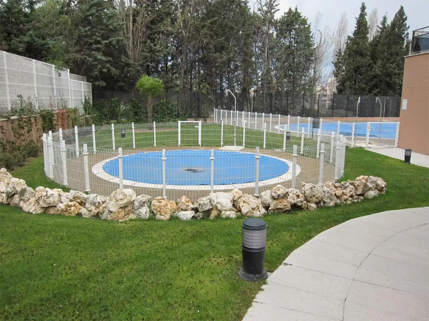Schwimmbecken von Wohnung zur Miete in  Madrid Capital mit Klimaanlage und Schwimmbad