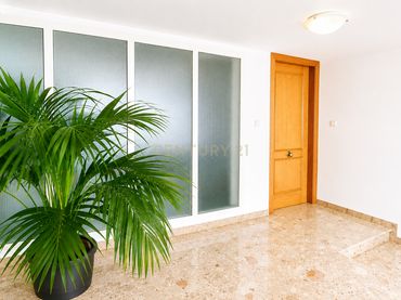 Office space with lift for sale in Carrer d'Alacant, Ontinyent, Spain 5