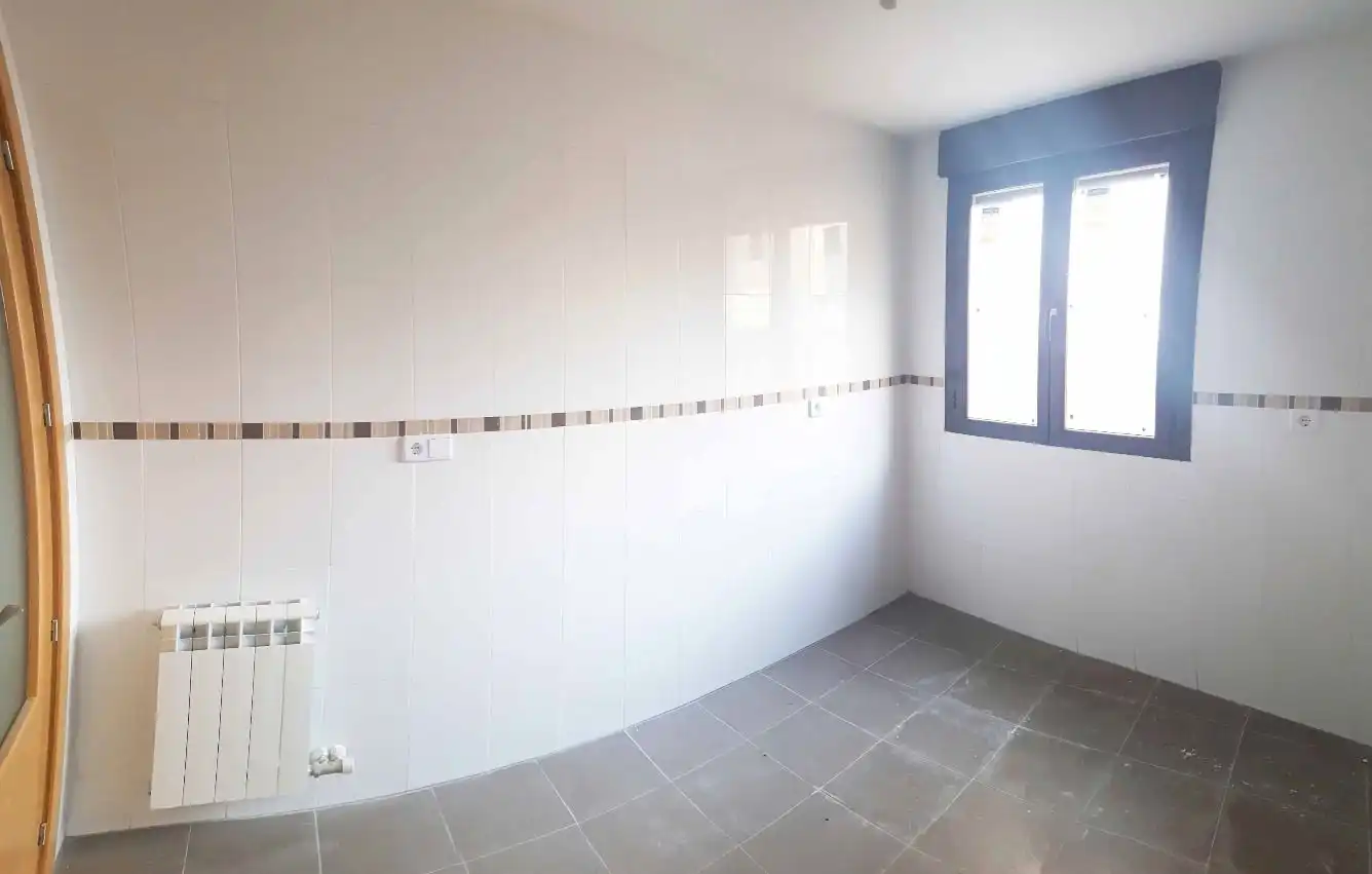 Habitación de Apartamento en venta en Tudela de Duero con Calefacción, Parquet y Trastero