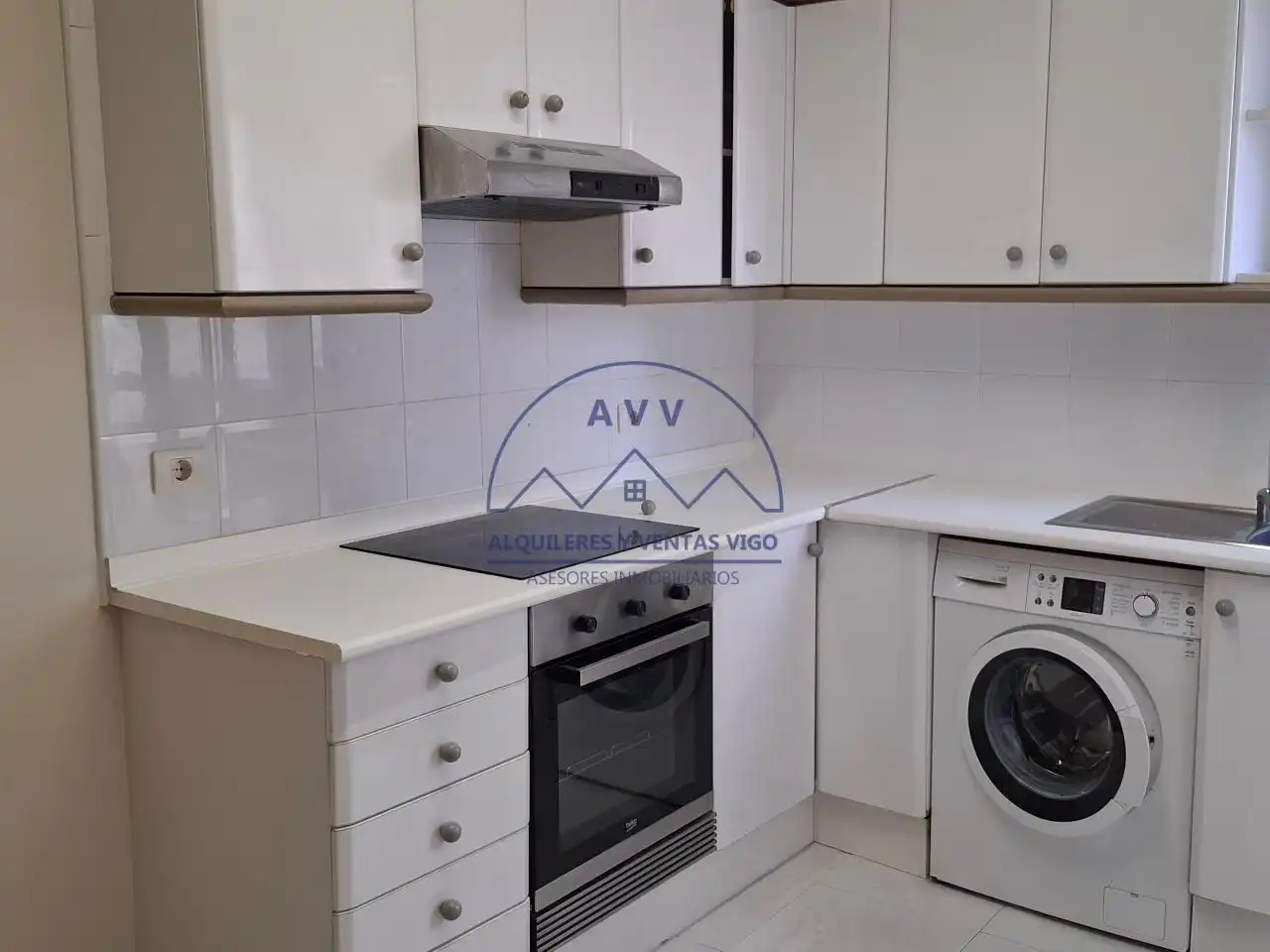 Kitchen of Flat for rent in Vigo   with Parquet flooring