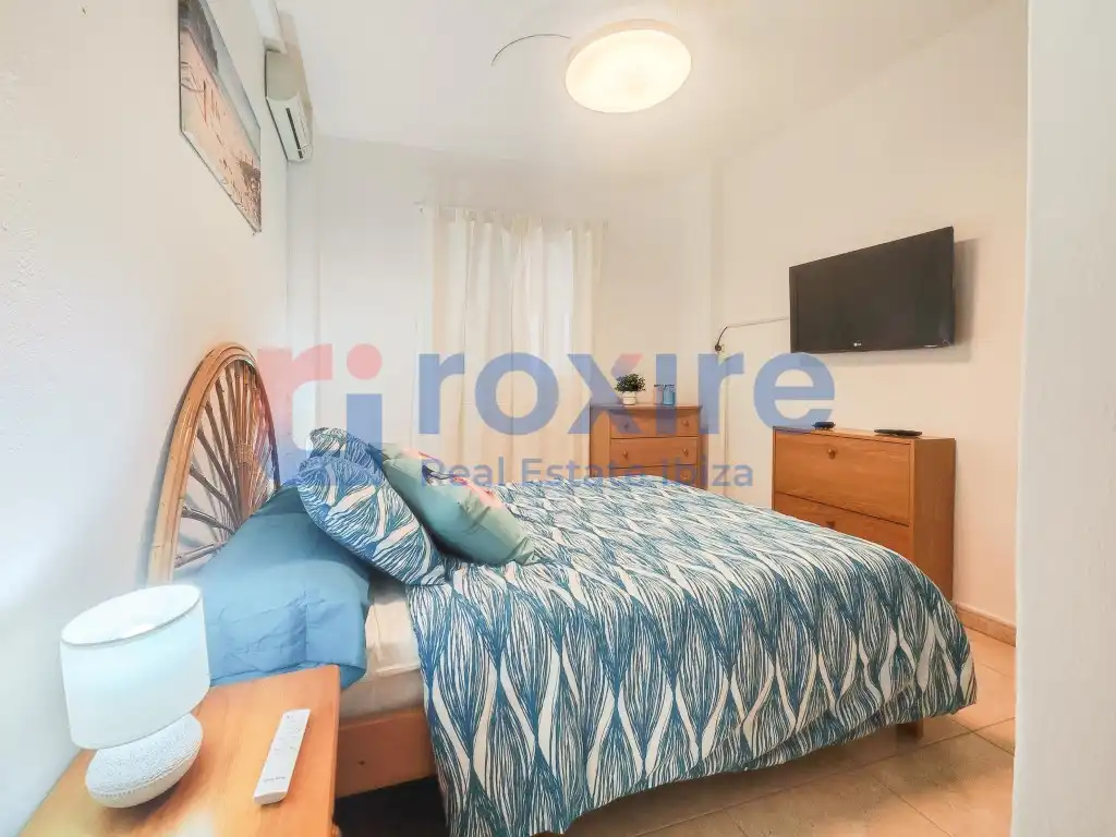 Dormitori de Apartament de lloguer en Sant Antoni de Portmany amb Aire condicionat, Terrassa i Moblat