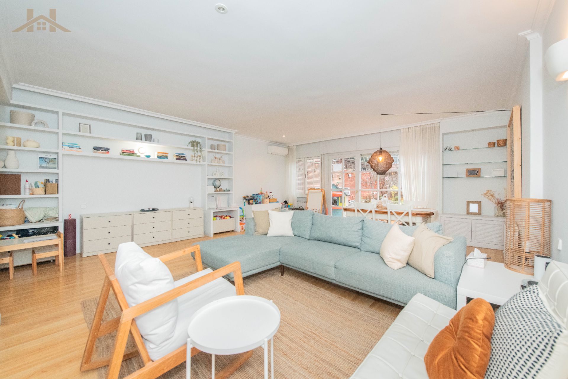 Living room of Single-family semi-detached for sale in La Moraleja  with Air Conditioner, Heating and Private garden