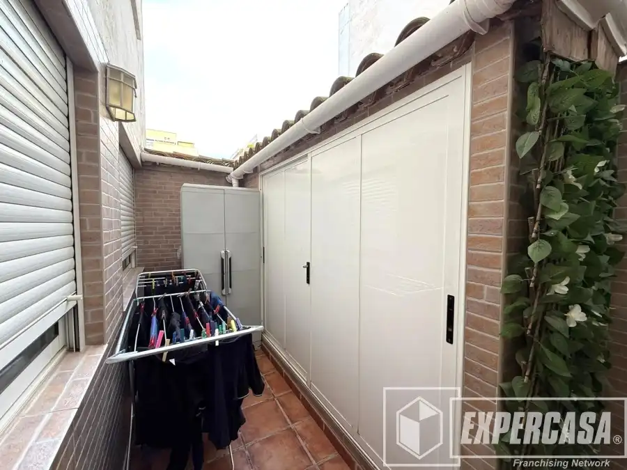 Vista exterior de Pis en venda en Llíria amb Aire condicionat, Terrassa i Traster