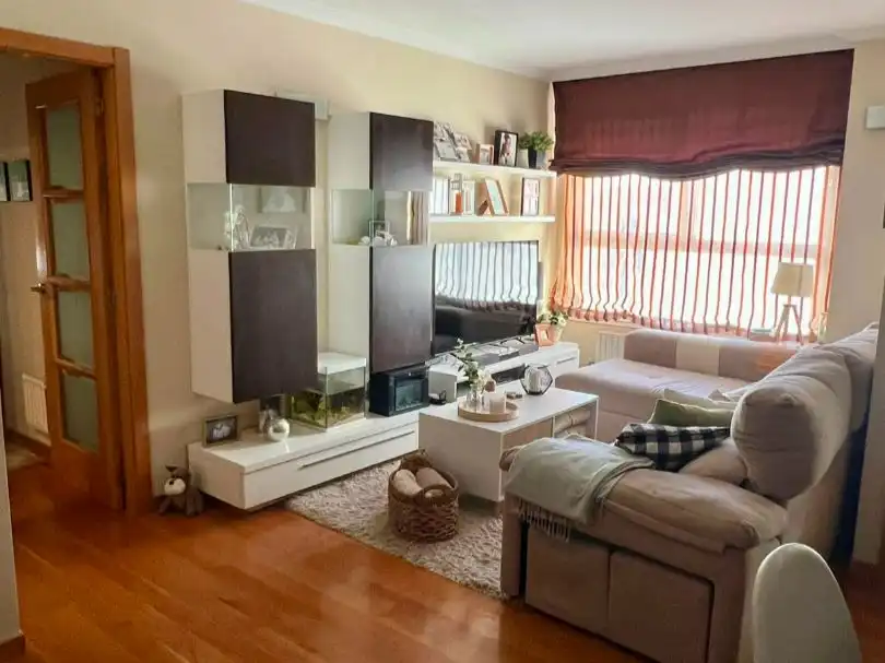Sala de estar de Piso en venta en Vigo  con Calefacción, Parquet y Trastero