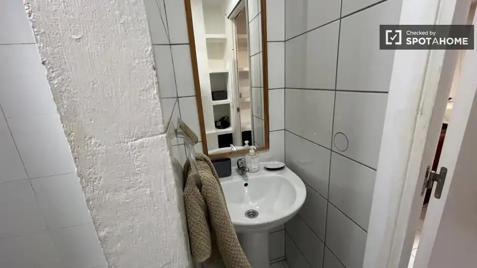 Baño de Piso de alquiler en Madrid con Aire acondicionado, Calefacción y Amueblado