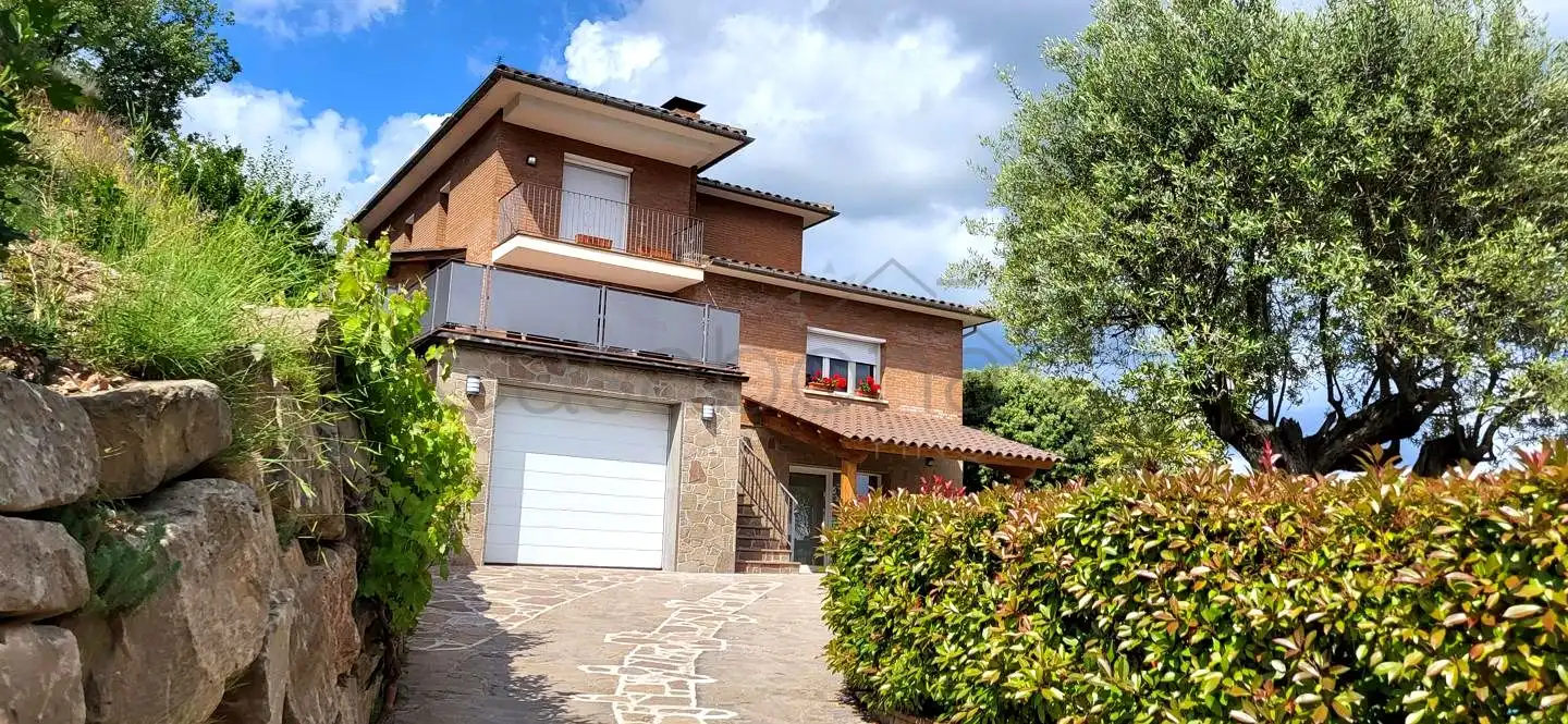 Vista exterior de Casa o chalet en venta en Olost con Jardín privado, Terraza y Piscina