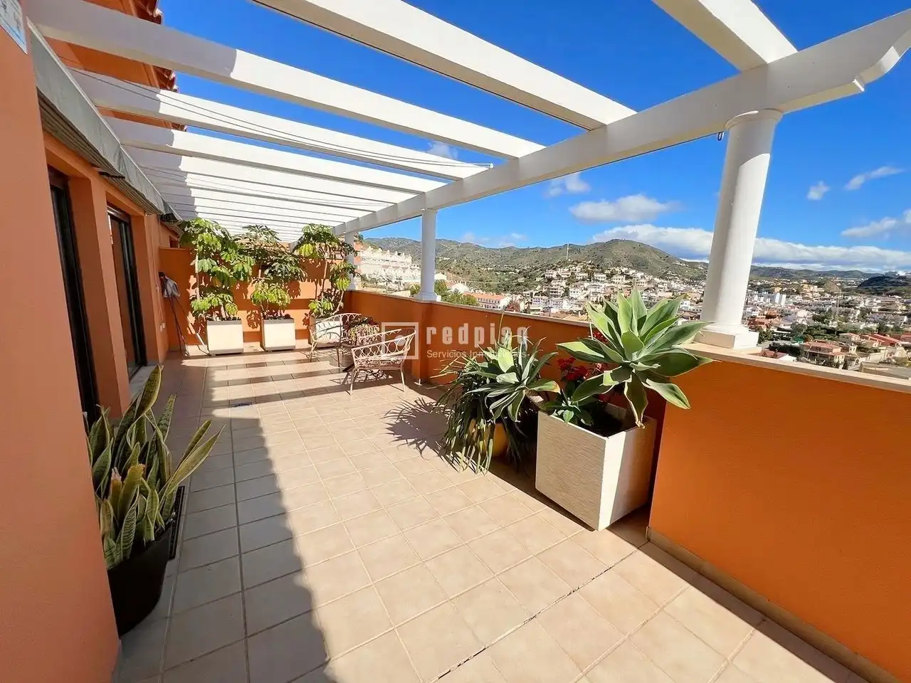 Vista exterior de Ático en venta en Rincón de la Victoria con Aire acondicionado, Calefacción y Jardín privado