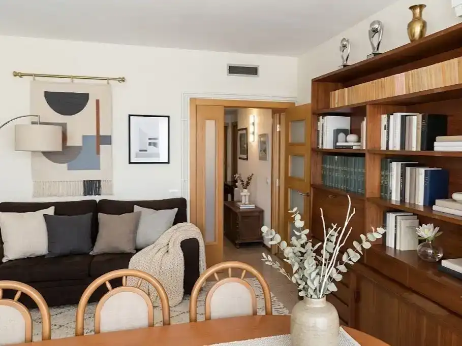 Sala d'estar de Pis en venda en Girona Capital amb Aire condicionat i Balcó
