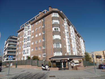 Pis amb piscina en venda a Calle de la Infanta María