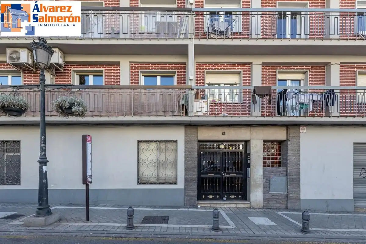 Vista exterior de Piso en venta en Centro
