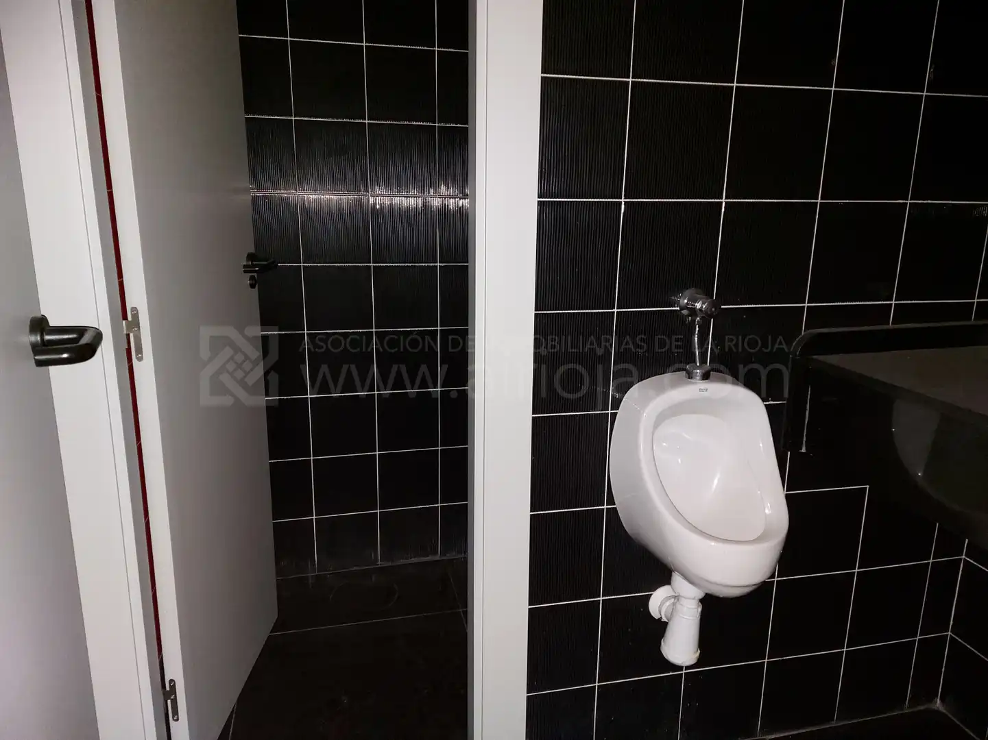 Badezimmer von Geschaftsraum zur Miete in  Logroño