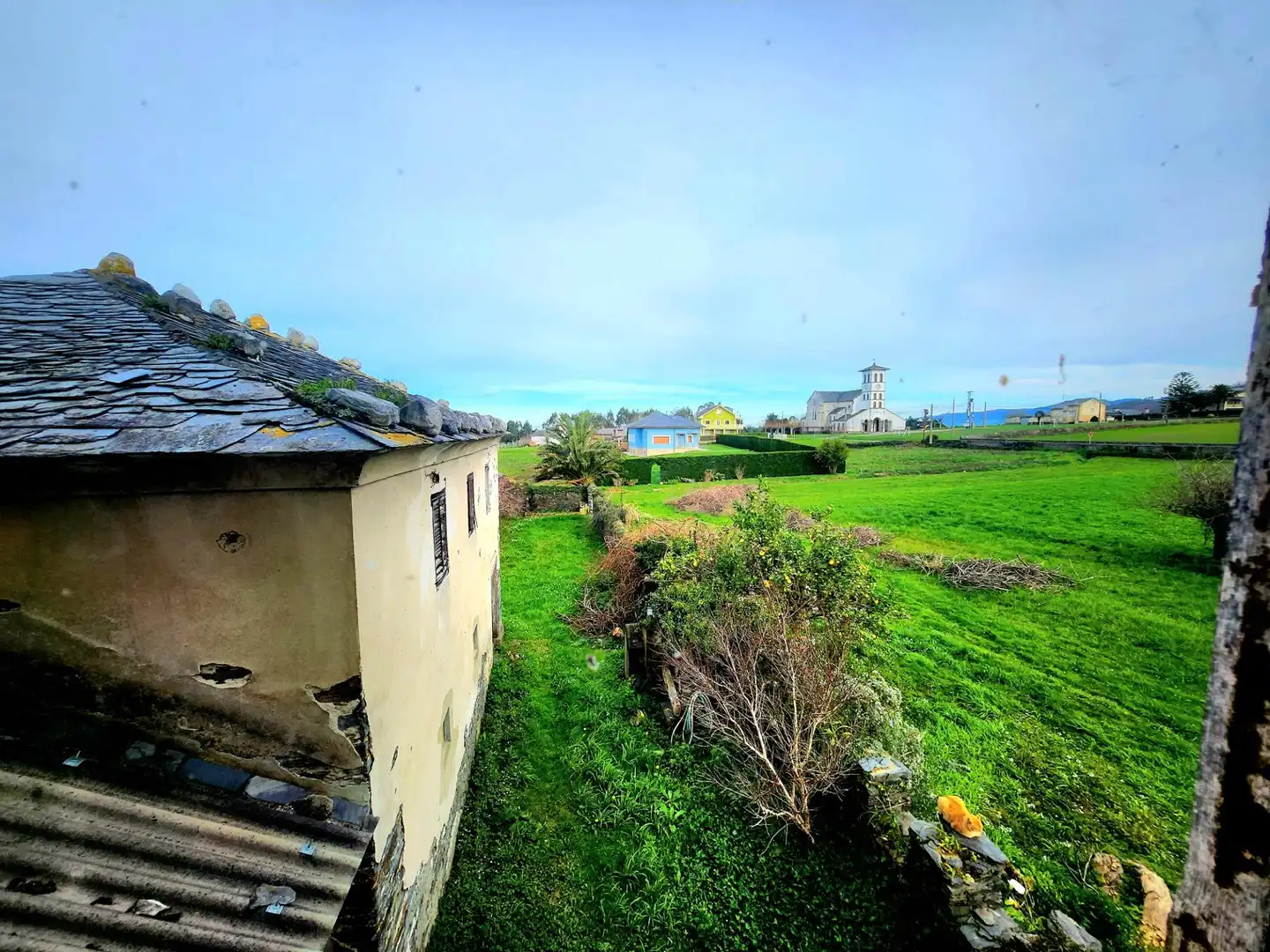 Country house zum Verkauf in Coaña mit Privatgarten, Abstellraum und Balkon