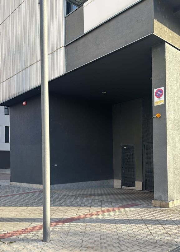 Exterior view of Garage for sale in  Pamplona / Iruña