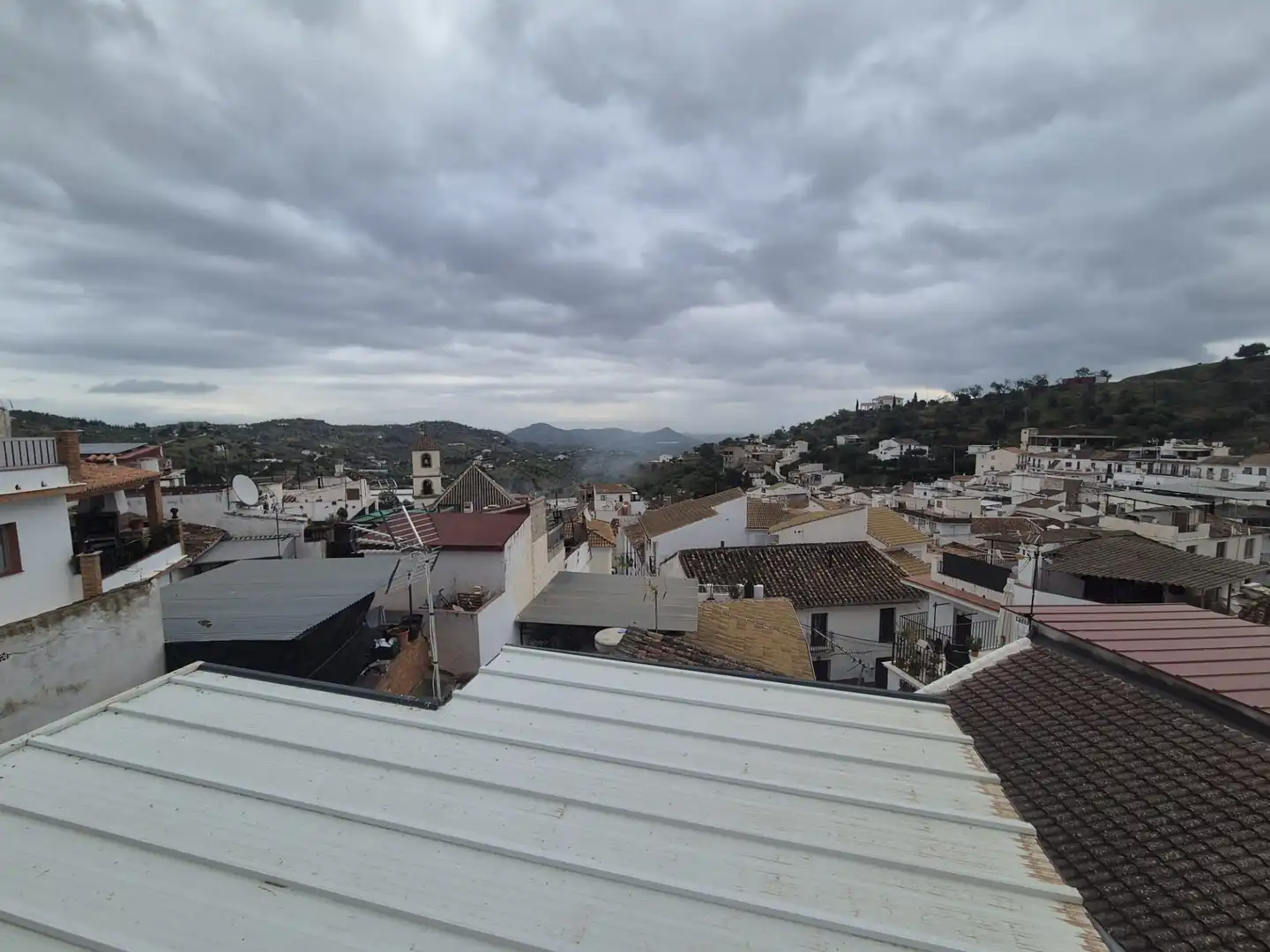 Exterior view of Houses for sale in Guaro  with Air Conditioner, Terrace and Furnished