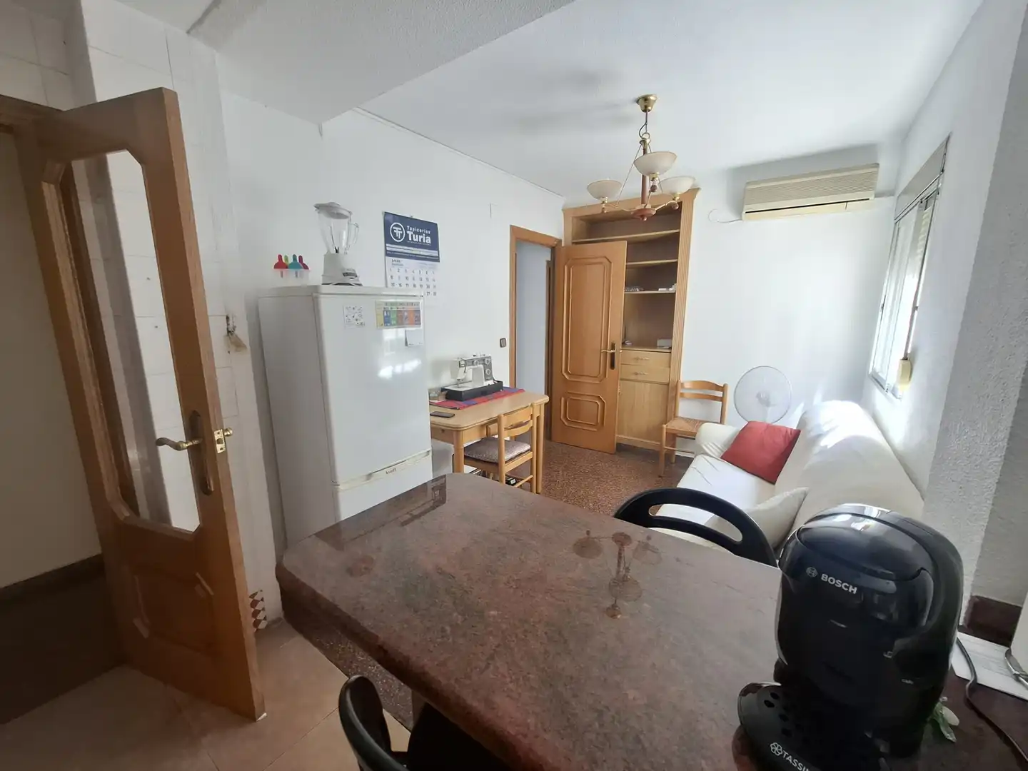 Living room of Flat for sale in Valencia  with Air Conditioner, Furnished and Oven