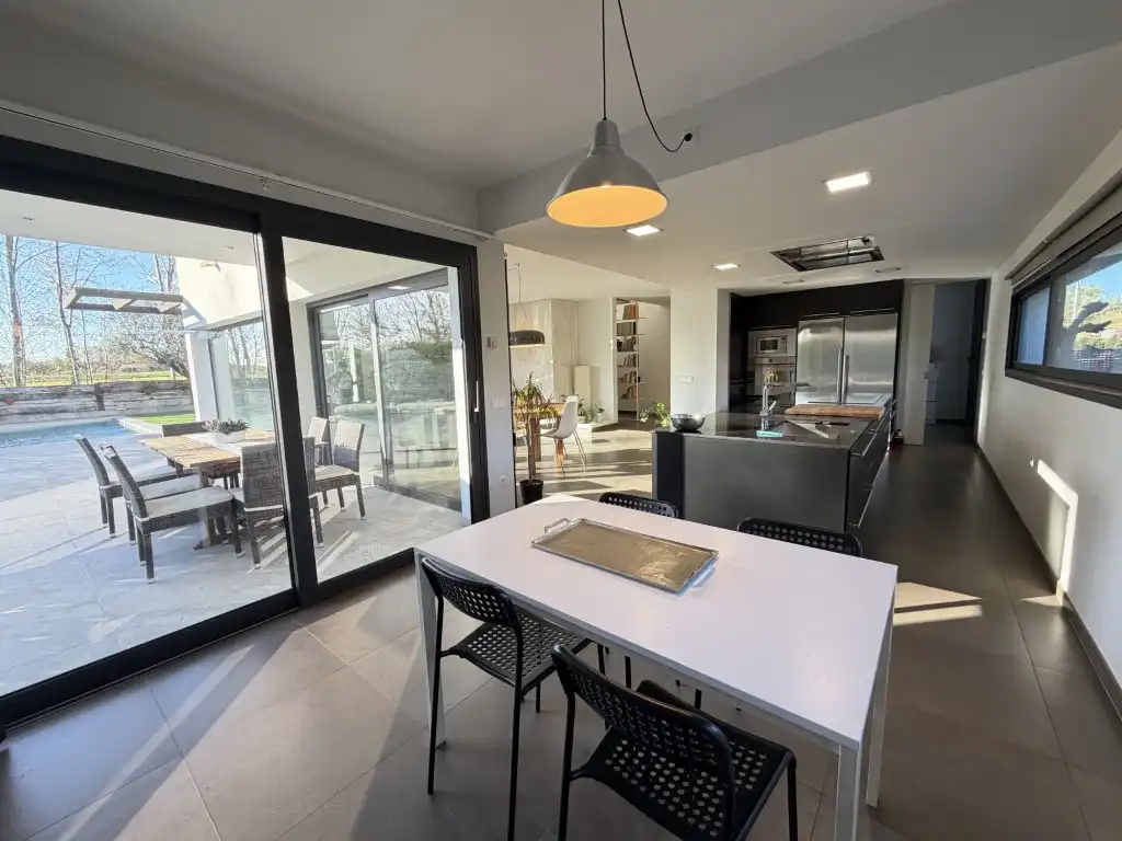 Comedor de Casa o chalet en venta en Cornellà del Terri con Jardín privado, Terraza y Piscina