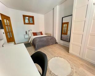 Dormitori de Apartament per a compartir en  Madrid Capital amb Calefacció, Moblat i Forn