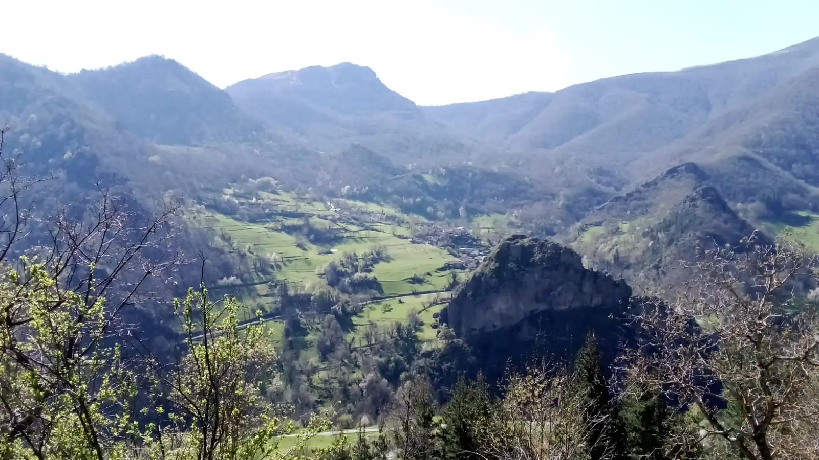 Vista exterior de Casa adosada en venta en Vega de Liébana con Terraza