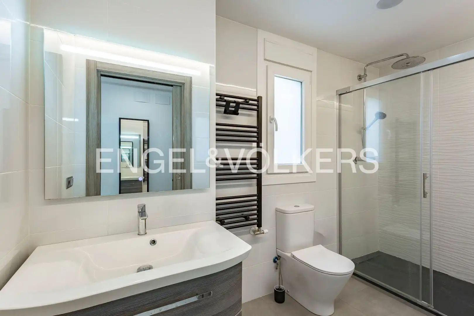 Bathroom of Houses for sale in Castelldefels  with Air Conditioner, Heating and Swimming Pool