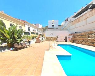 Swimming pool of Flat for sale in Vélez-Málaga