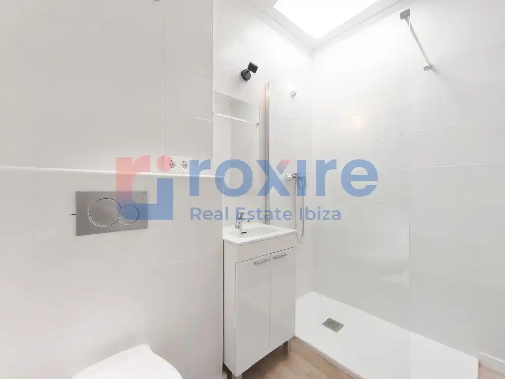 Badezimmer von Maisonette zum Verkauf in Sant Josep de sa Talaia mit Klimaanlage, Heizung und Terrasse