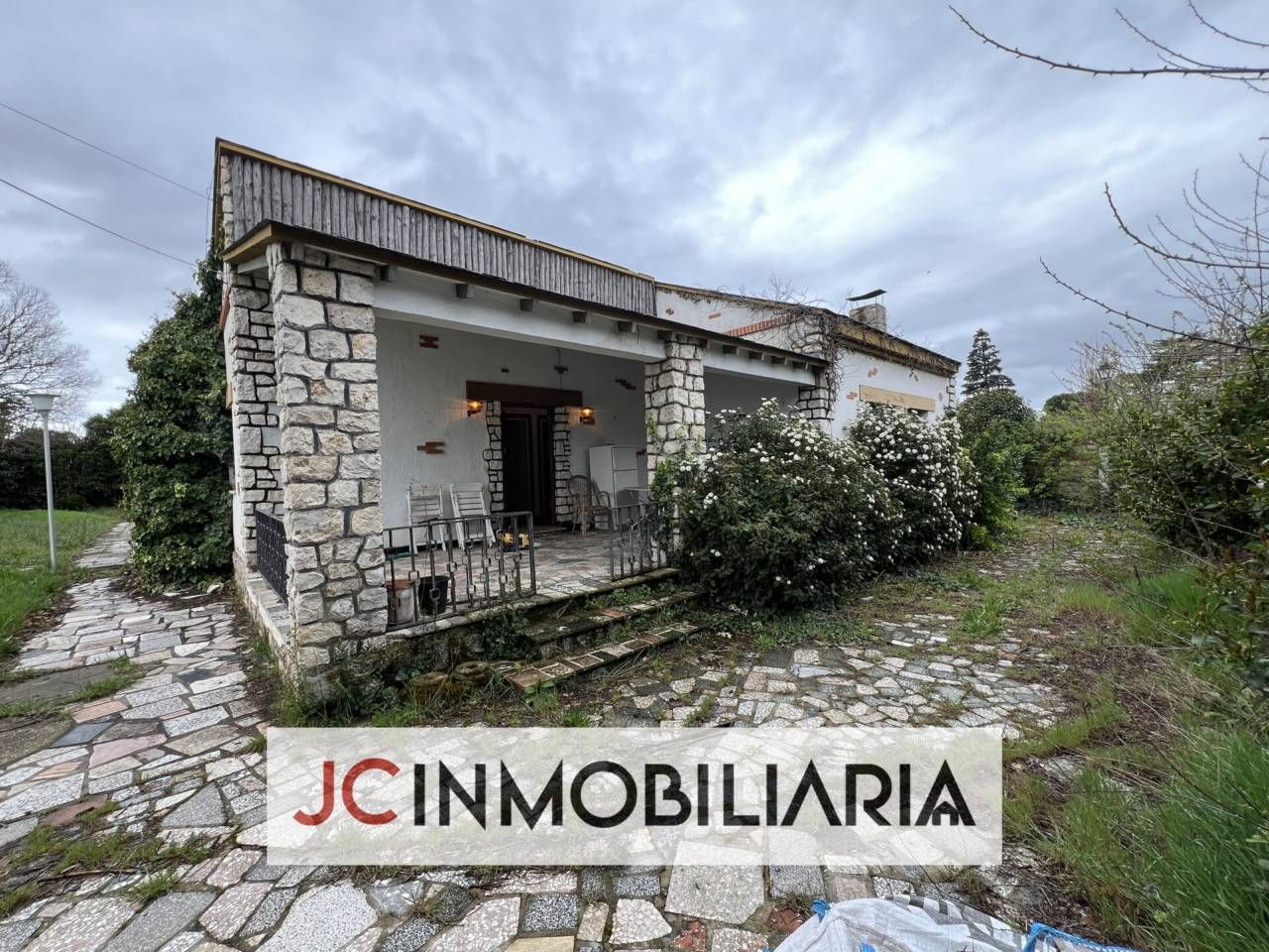 Vista exterior de Casa o xalet en venda en Laguna de Duero amb Calefacció, Jardí privat i Moblat