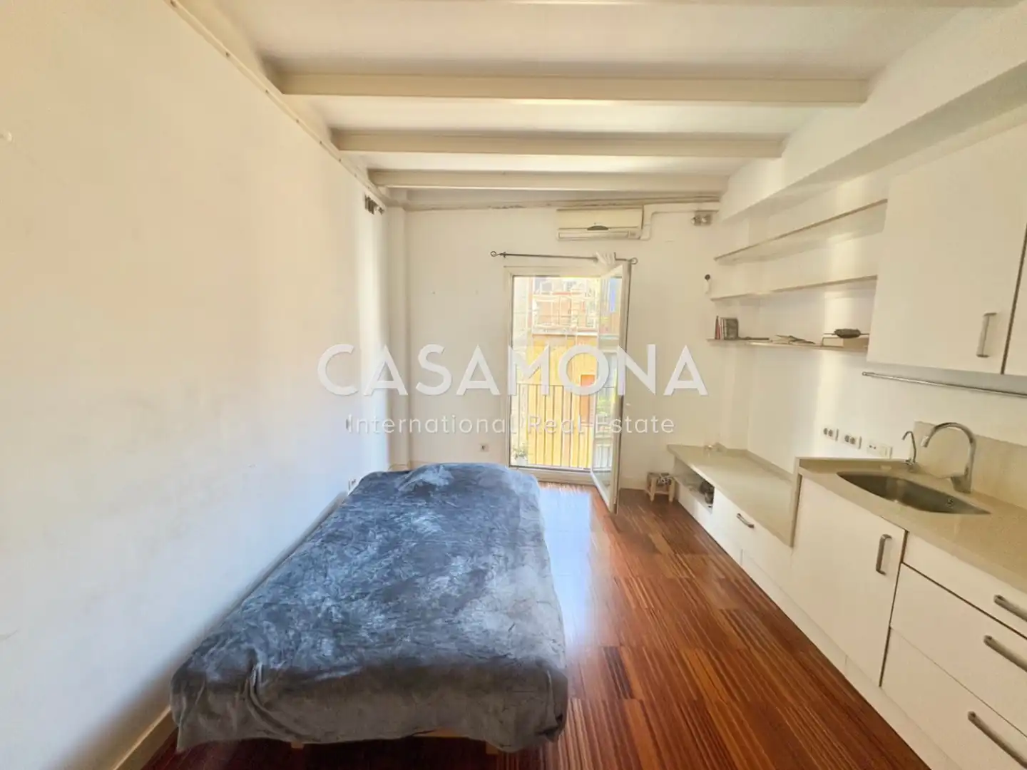 Maisonette zum Verkauf in Barcelona mit Klimaanlage, Terrasse und Balkon