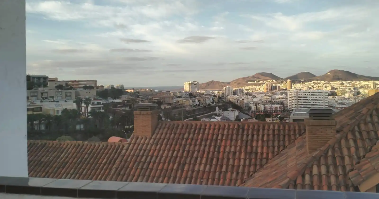 Vista exterior de Casa adosada en venda en Las Palmas de Gran Canaria amb Jardí privat, Parquet i Terrassa