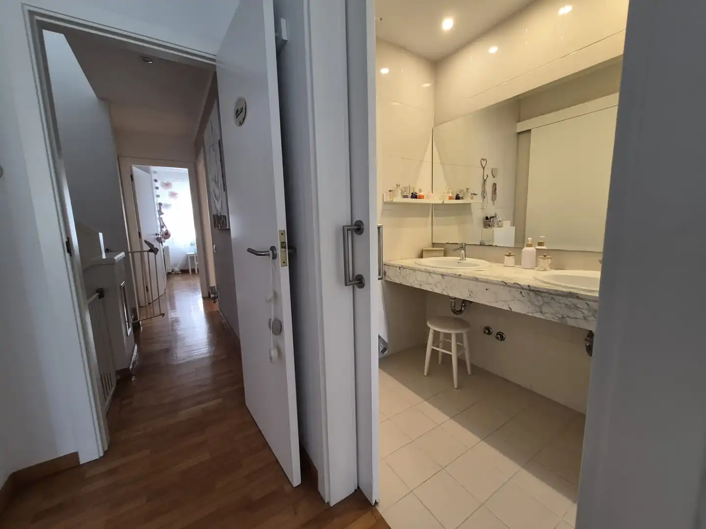 Badezimmer von Einfamilien-Reihenhaus zum Verkauf in Calella mit Klimaanlage, Heizung und Privatgarten