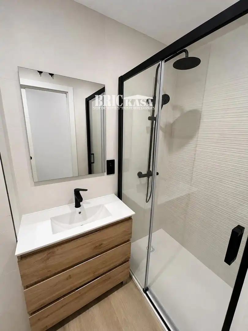 Baño de Piso de alquiler en Cáceres con Aire acondicionado, Terraza y Alarma