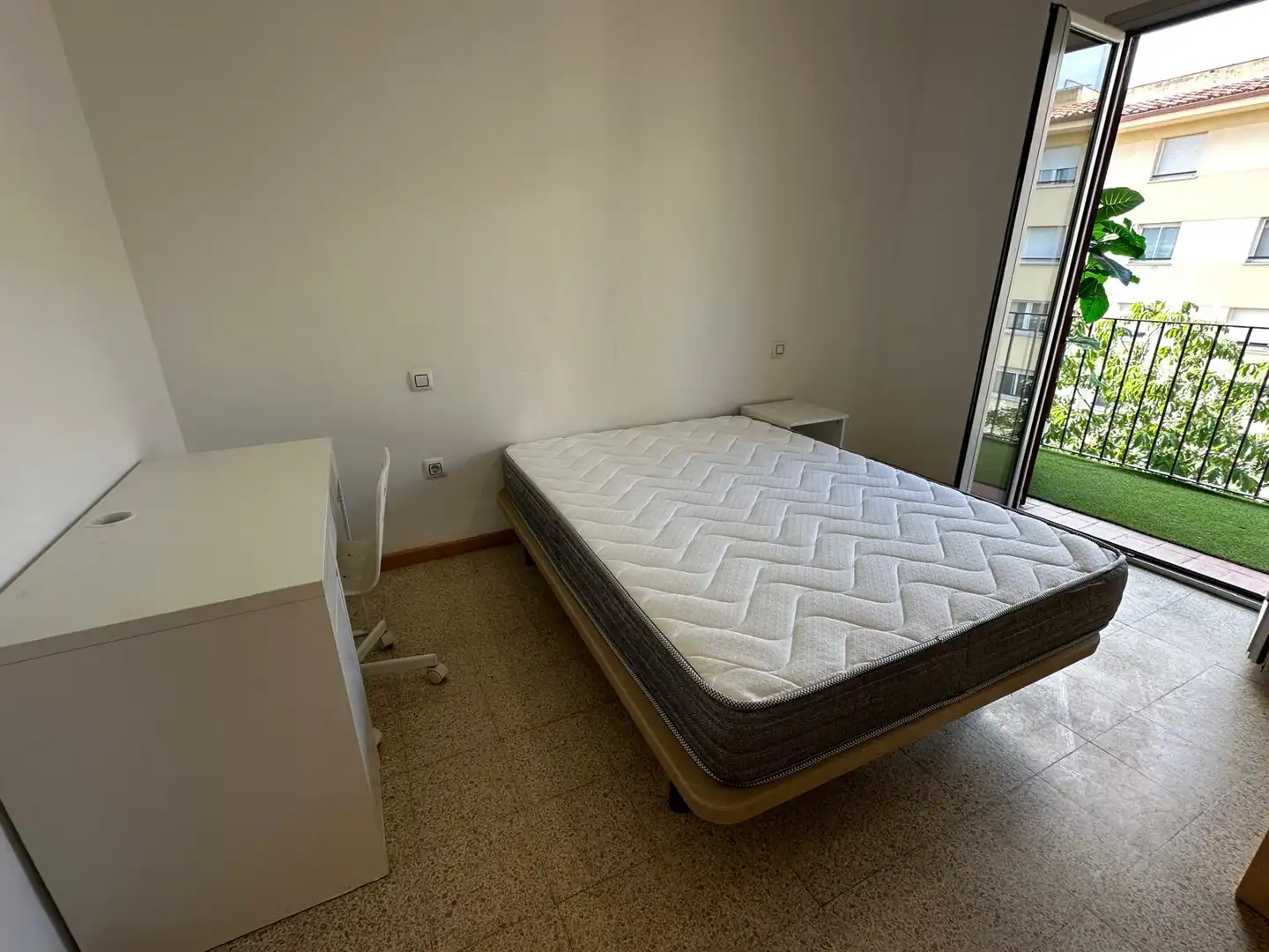 Habitación de Piso en venta en Girona con Terraza, Amueblado y Horno
