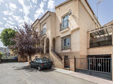 Casa pareada con balcón en venta en Camino CEMENTERIO