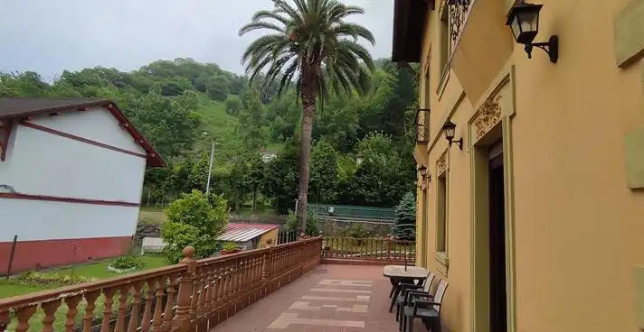 Terrassa de Casa o xalet en venda en Mieres (Asturias) amb Calefacció, Jardí privat i Terrassa
