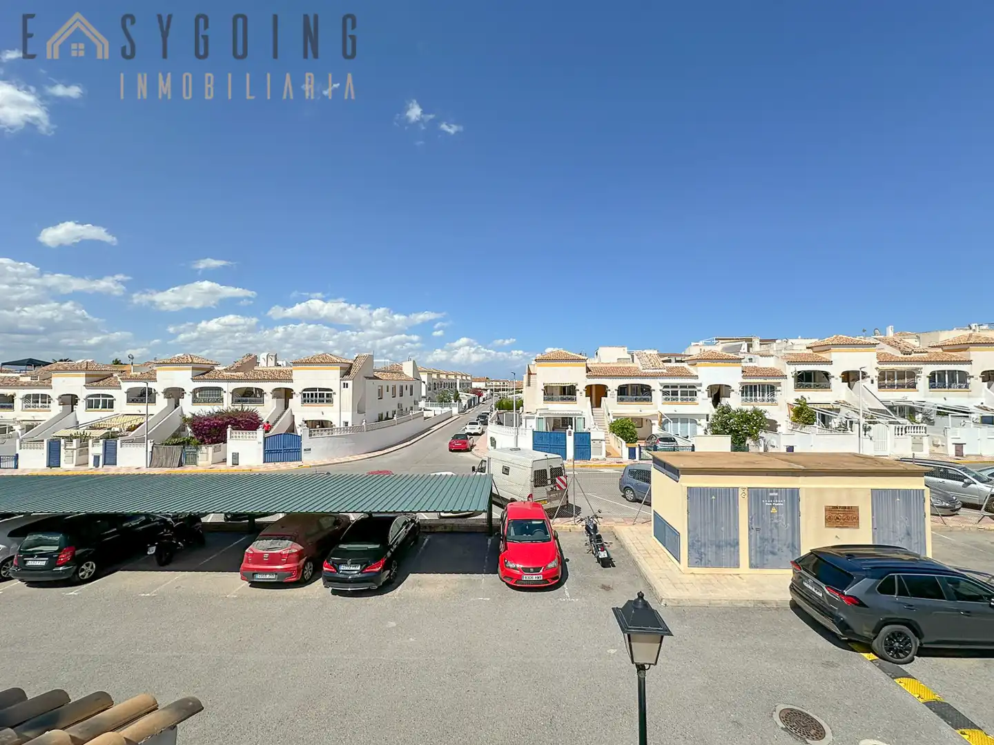 Außenansicht von Einfamilien-Reihenhaus zum Verkauf in Santa Pola mit Klimaanlage, Terrasse und Gemeinschaftspool