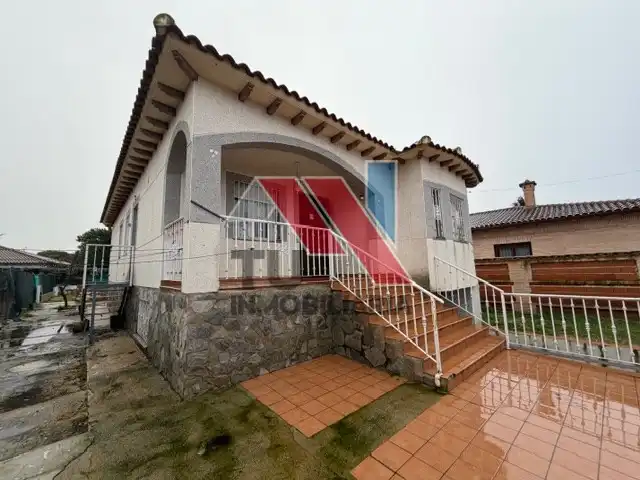 Exterior view of Houses for sale in Huecas  with Storage room, Swimming Pool and Alarm